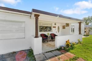 6841 Atlanta Street, Hollywood