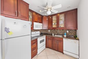 144 Burgundy C C, Delray Beach, FL 33484 - MLS#R11109021