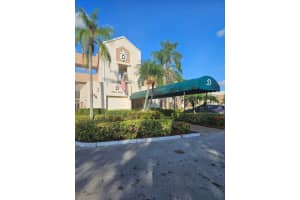7462 Fairfax Drive 305, Tamarac