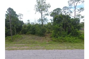 904 Louis Avenue, Lehigh Acres, FL 33972 Sold 08/27/25