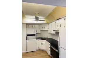 2000 Presidential Way 1002, West Palm Beach