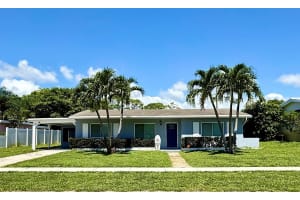 1615 Crest Drive, Lake Worth
