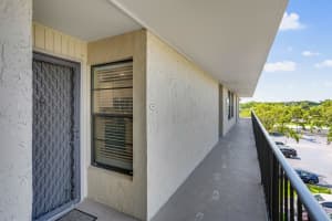 9 Royal Palm Way #404, Boca Raton, FL 33432 Sold 12/19/25