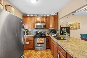 3405 NW 48 Avenue 514, Lauderdale Lakes, FL 33319 - MLS#R11109659