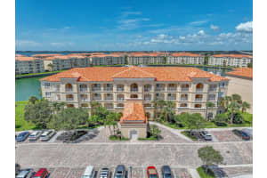 9 Harbour Isle Drive E 1, Fort Pierce, FL 34949 - MLS#R11109733