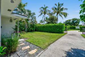 321 E Lakewood Road, West Palm Beach, FL 33405 - MLS#R11109971