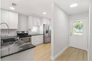 4722 Lakeside Circle, West Palm Beach, FL 33417 - MLS#R11109998