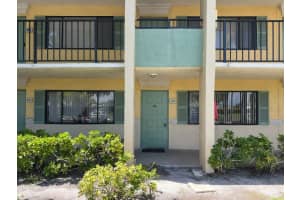 1507 Meadows Circle W, Boynton Beach