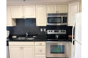 1940 Westminster Circle 3, Vero Beach, FL 32966 - MLS#R11110152