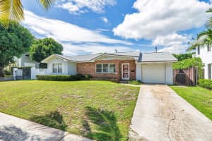 206 Pershing Way, West Palm Beach, FL 33401 Sold 09/03/25