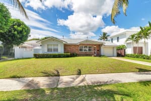 206 Pershing Way, West Palm Beach, FL 33401 Sold 09/03/25