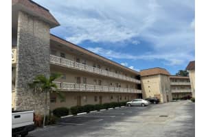 5061 W Oakland Park Blvd 203, Lauderdale Lakes