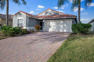 832 Nw Greenwich Court, Port Saint Lucie