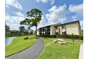 327 Knotty Pine Circle B-2, Greenacres, FL 33463 Sold 10/20/25