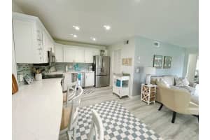 327 Knotty Pine Circle B-2, Greenacres, FL 33463 Sold 10/20/25
