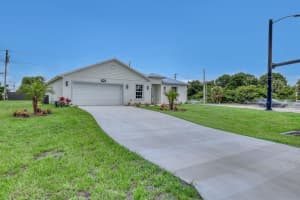 4602 SW Savona Boulevard, Port Saint Lucie, FL 34953 - MLS#R11110523