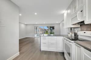 702 Lori Drive Apt 194, Palm Springs, FL 33461 - MLS#R11110556