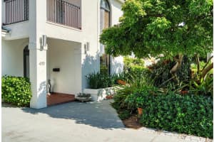 419 N Lakeside Drive, Lake Worth Beach, FL 33460 Sold 10/28/25