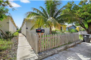 609 N F Street N, Lake Worth Beach, FL 33460 Sold 09/03/25