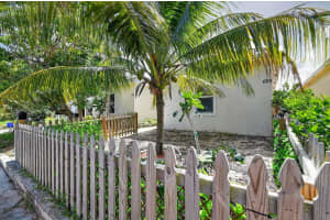 609 N F Street N, Lake Worth Beach, FL 33460 Sold 09/03/25