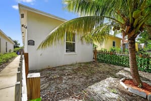 609 N F Street N, Lake Worth Beach, FL 33460 Sold 09/03/25