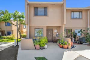 139 Sparrow Drive 4h, Royal Palm Beach