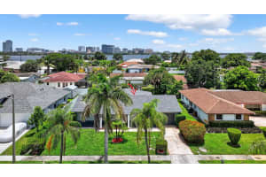 600 Mangonia Circle, West Palm Beach, FL 33401 - MLS#R11110902