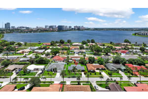 600 S Mangonia Circle, West Palm Beach, FL 33401 - MLS#R11110902