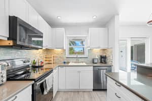 226 SW 13th Avenue SW, Boynton Beach, FL 33435 - MLS#R11110916