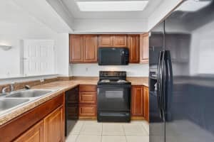 752 Executive Center Drive 15, West Palm Beach, FL 33401 - MLS#R11110993