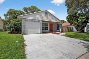 8681 SW 15th Street, Pembroke Pines, FL 33025 - MLS#R11111103