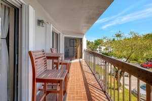 8820 Sw 132nd Place 302d-s, Miami