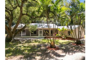 2735 6th Street, Vero Beach, FL 32968 Sold 09/03/25