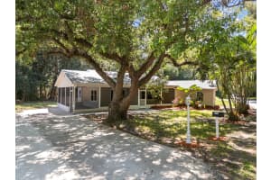 2735 6th Street, Vero Beach, FL 32968 Sold 09/03/25