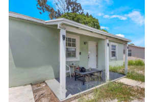 570 W 3rd Street, Riviera Beach, FL 33404 - MLS#R11111358