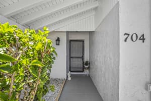 704 Lago Road, Delray Beach, FL 33445 - MLS#R11111419