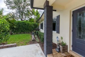 327 Dartmouth Drive Drive, Lake Worth Beach, FL 33460 - MLS#R11111446