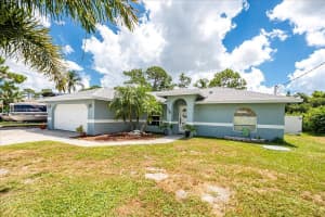 106 SE Crosspoint Drive, Port Saint Lucie, FL 34983 - MLS#R11111736