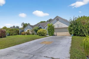 2350 SE Saphire Terrace, Port Saint Lucie, FL 34952 - MLS#R11111819