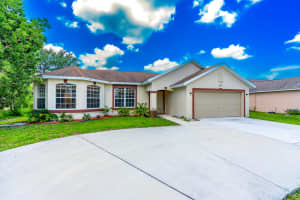 926 SW Nichols Terrace, Port Saint Lucie, FL 34953 - MLS#R11111886