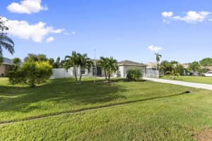 842 Se Chaloupe Avenue, Port Saint Lucie