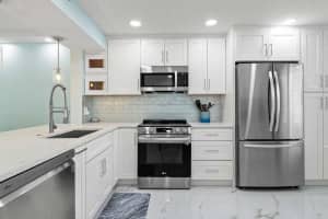 7076 Huntington Lane 207, Delray Beach