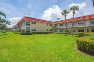69 Royal Oak Court 105, Vero Beach