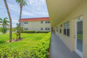 69 Royal Oak Court 105, Vero Beach, FL 32962 - MLS#R11112036
