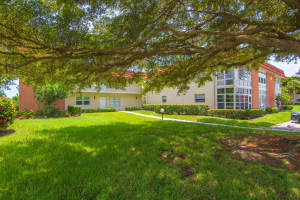 69 Royal Oak Court 105, Vero Beach, FL 32962 - MLS#R11112036