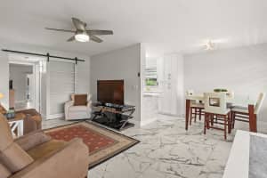 69 Royal Oak Court 105, Vero Beach, FL 32962 - MLS#R11112036