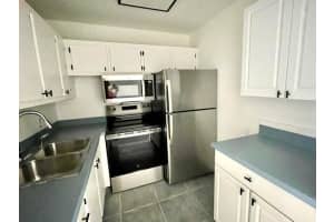 226 Canturbury J, West Palm Beach