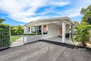 250 NE 10th Street, Delray Beach, FL 33444 Sold 09/08/25