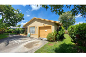 236 SE 3rd Ave, Delray Beach, FL 33483 Sold 09/10/25