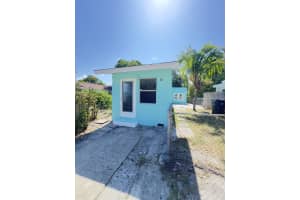 511 N D Street, Lake Worth Beach, FL 33460 Sold 08/17/25